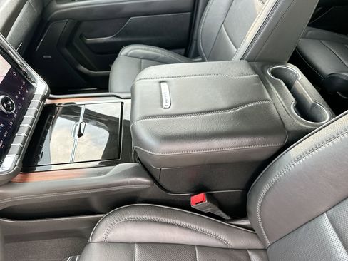 Certified 2025 GMC Yukon Denali AWD/4WD image 21