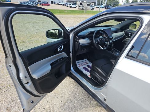 Used 2025 Jeep Compass Limited AWD/4WD image 17