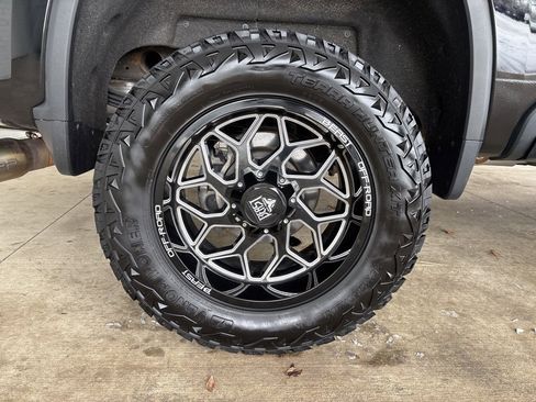 Used 2023 Chevrolet Silverado 2500 LTZ w/ LTZ Plus Package image 43