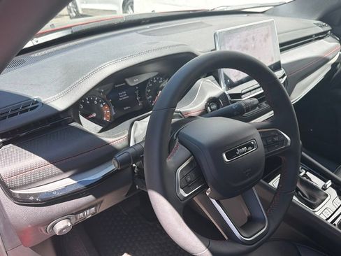 Used 2025 Jeep Compass Trailhawk w/ Sun & Sound Group AWD/4WD image 4