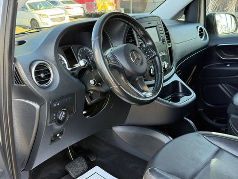 Used 2018 Mercedes-Benz Metris Passenger image 17