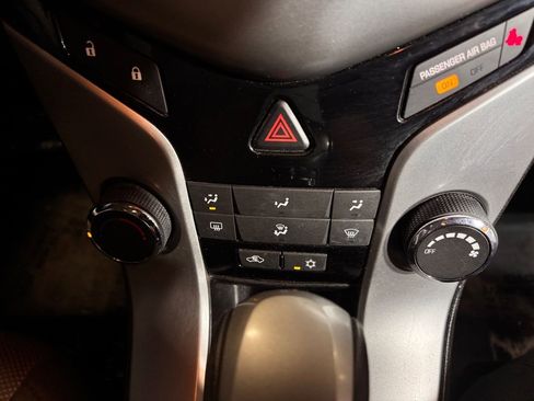 Used 2014 Chevrolet Cruze LT w/ Technology Package FWD image 15