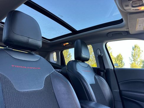 Used 2021 Jeep Compass Trailhawk w/ Sun and Sound Group AWD/4WD image 17