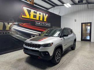 Used 2025 Jeep Compass Trailhawk AWD/4WD video 1