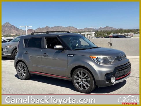 Used 2019 Kia Soul ! FWD image 1