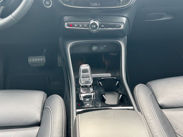 Used 2023 Volvo XC40 B5 Plus w/ Driver Assist Package AWD/4WD image 17