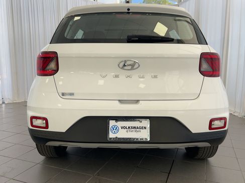 Used 2022 Hyundai Venue SEL image 10