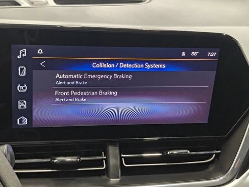 Used 2025 Chevrolet Trax LT image 35