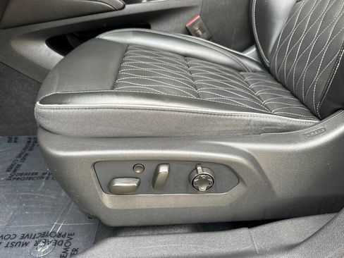 Certified 2022 Buick Envision Avenir w/ Technology Package II image 13