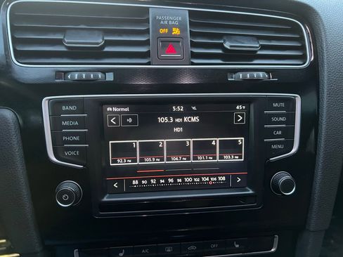 Used 2016 Volkswagen GTI SE image 16