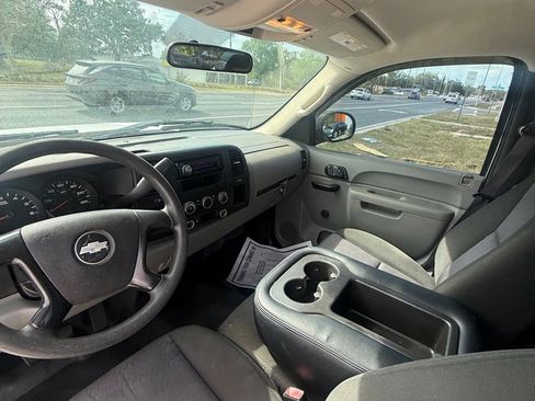 Used 2010 Chevrolet Silverado 1500 W/T RWD image 6