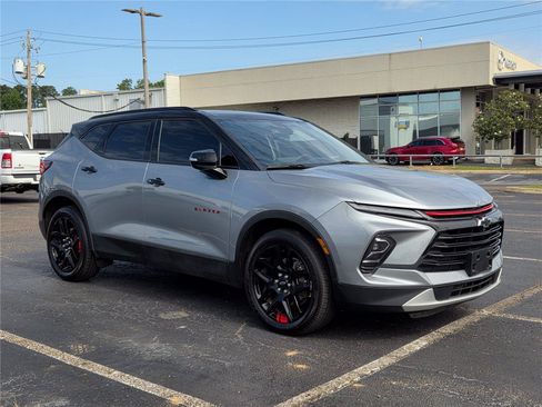 Used 2024 Chevrolet Blazer LT w/ Sound & Technology Package AWD/4WD image 3