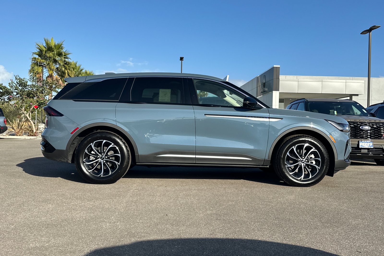 New 2026 Lincoln Nautilus Premier w/ Equipment Group 102A AWD/4WD image 2