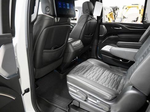 Used 2022 Cadillac Escalade ESV Sport Platinum w/ LPO, ONYX Package AWD/4WD image 29