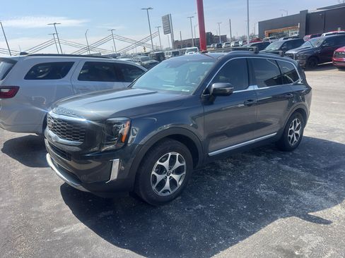 Used 2020 Kia Telluride EX image 2