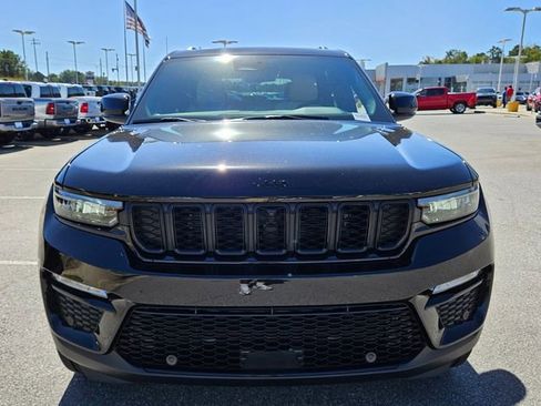 New 2025 Jeep Grand Cherokee Limited w/ Luxury Tech Group II RWD image 2