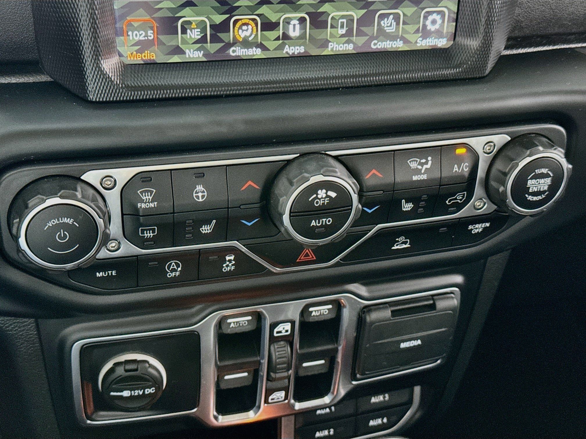 Used 2020 Jeep Gladiator Overland AWD/4WD image 18