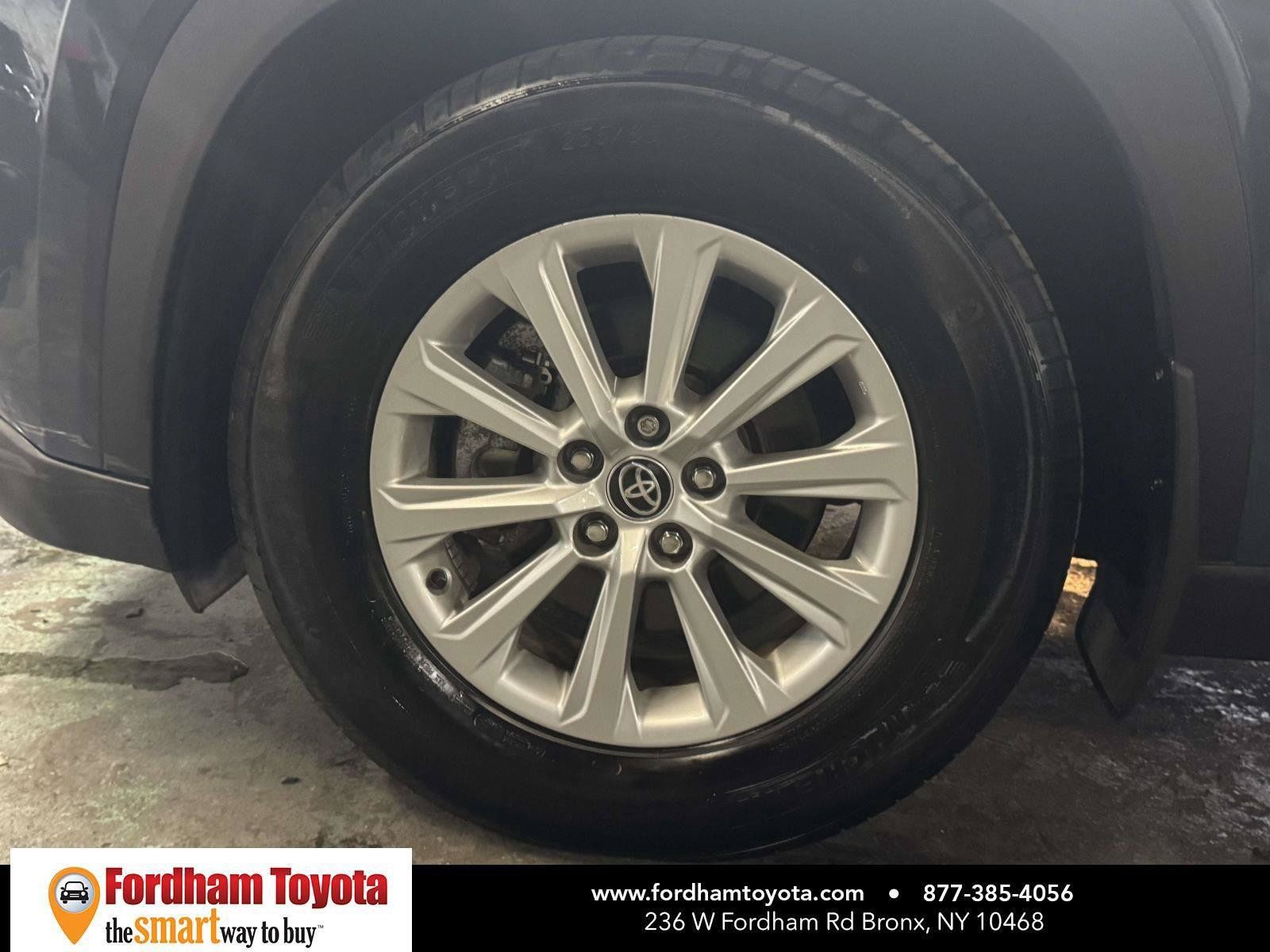 Used 2024 Toyota Grand Highlander AWD image 10