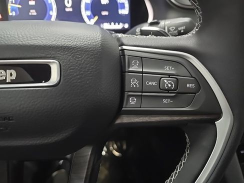 Used 2023 Jeep Grand Cherokee L Limited AWD/4WD image 21