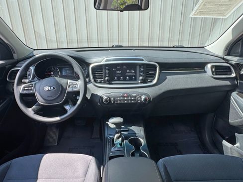 Used 2020 Kia Sorento FWD V6 image 11
