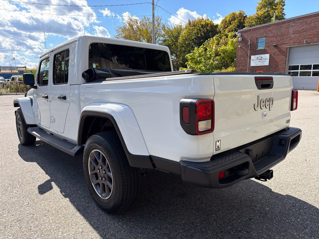 Used 2022 Jeep Gladiator Overland w/ Cold Weather Group AWD/4WD image 4