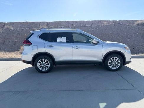 Used 2017 Nissan Rogue SV AWD/4WD image 4