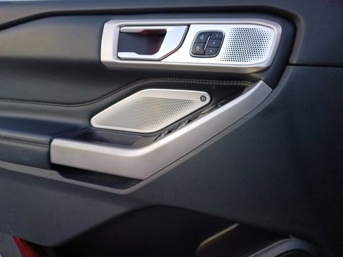 Used 2023 Ford Explorer Limited w/ Limited Technology Package image 24