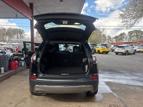 Used 2019 Jeep Cherokee Limited image 16