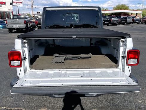 Used 2023 Jeep Gladiator Mojave AWD/4WD image 30
