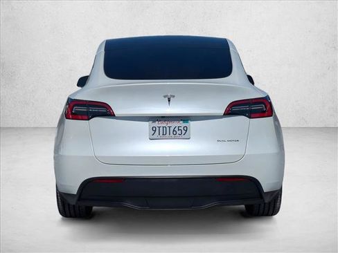Used 2021 Tesla Model Y Long Range AWD/4WD image 7