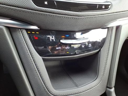 New 2026 Cadillac XT5 Luxury image 30