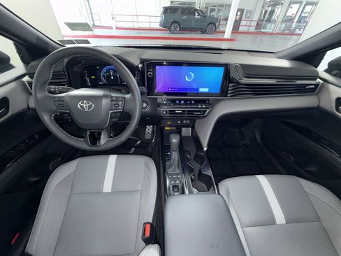 Used 2025 Toyota Camry SE w/ Multimedia Upgrade Package image 23