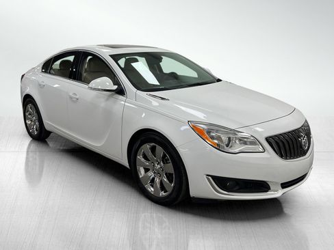 Used 2016 Buick Regal image 1