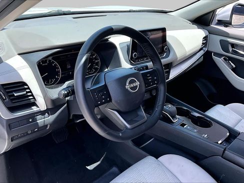 Certified 2025 Nissan Rogue SV FWD image 16