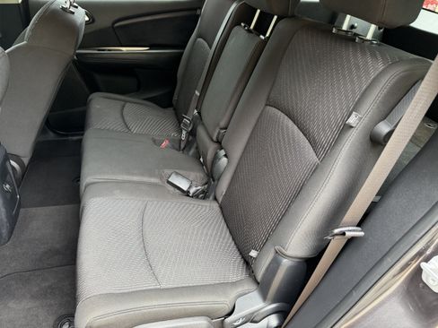Used 2019 Dodge Journey SE w/ Connectivity Group FWD image 15