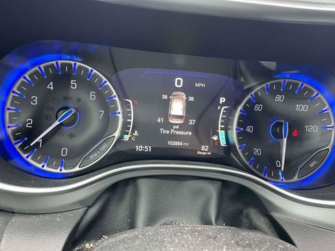 Used 2019 Chrysler Pacifica Touring-L Plus w/ S Appearance Package image 10