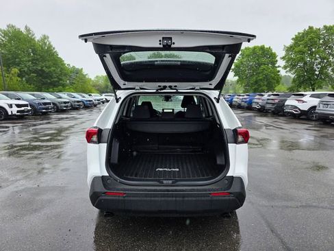 Used 2025 Toyota RAV4 XLE AWD/4WD image 10