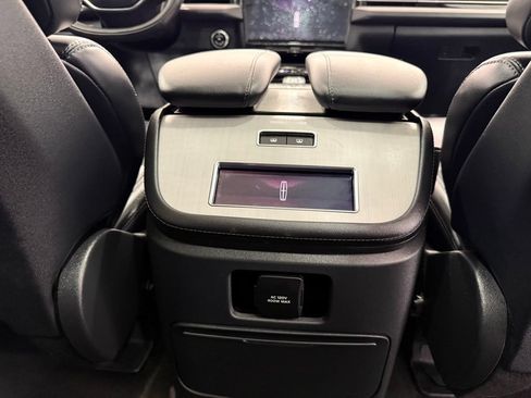 Used 2025 Lincoln Navigator L Reserve AWD/4WD image 37