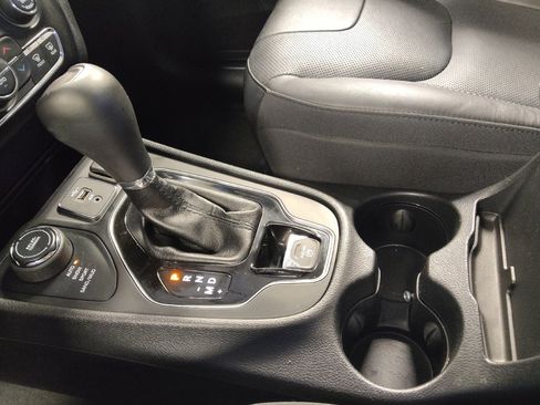 Used 2019 Jeep Cherokee Limited AWD/4WD image 26