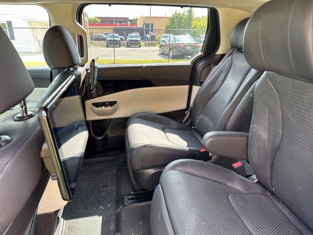 Certified 2024 Kia Carnival SX Prestige FWD image 14
