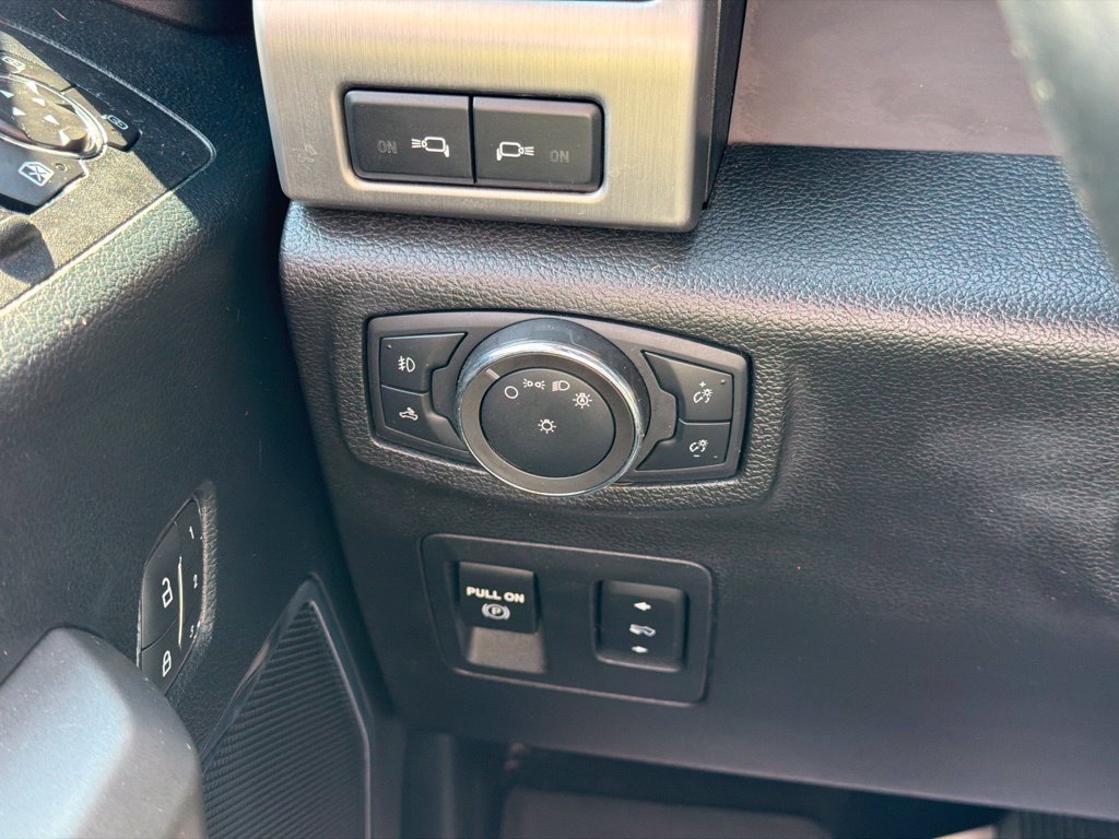 Used 2020 Ford F150 Platinum w/ FX4 Off-Road Package AWD/4WD image 18