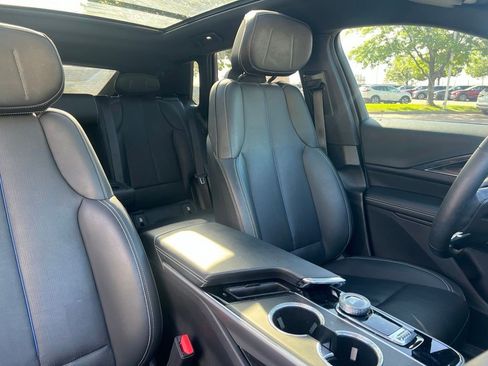 Certified 2024 Cadillac Lyriq Luxury AWD/4WD image 27