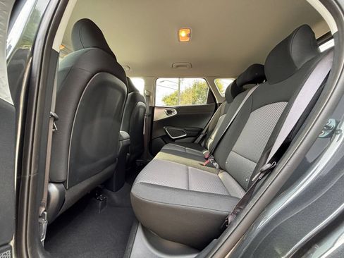 Used 2025 Kia Soul LX w/ LX Technology Package FWD image 22