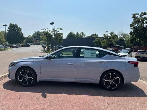 New 2025 Nissan Altima 2.5 SR image 3