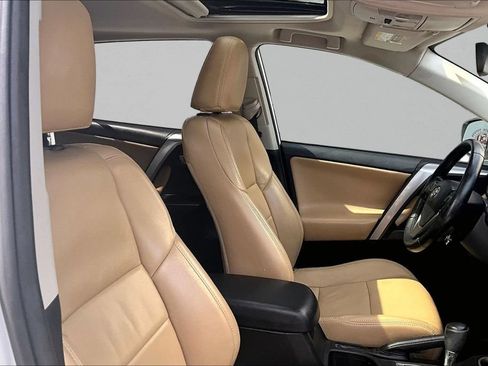 Certified 2018 Toyota RAV4 XLE FWD image 32