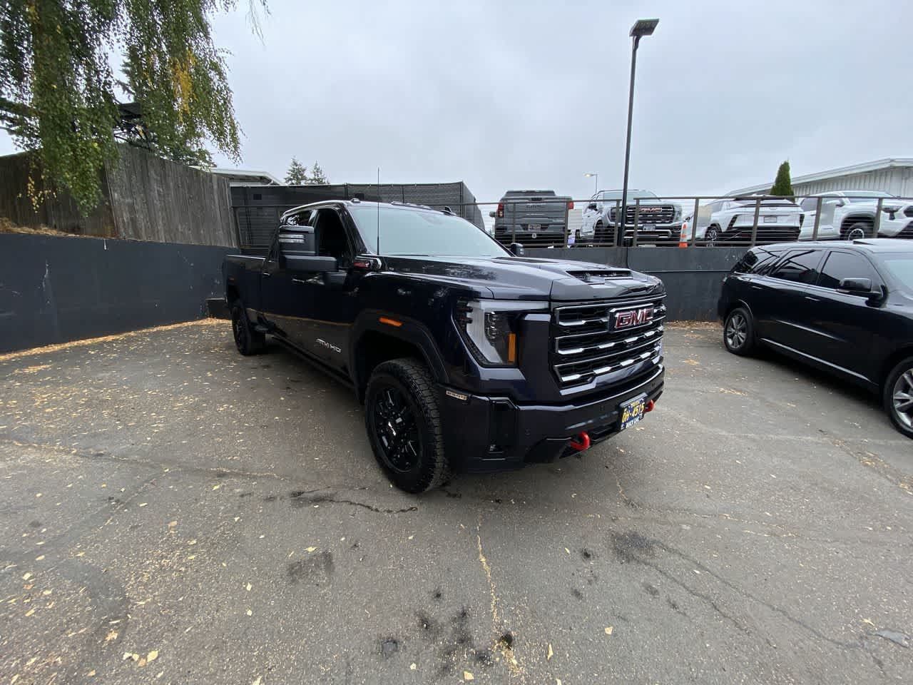 Used 2025 GMC Sierra 2500 AT4 w/ AT4 Premium Plus Package AWD/4WD image 8