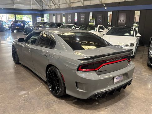Used 2018 Dodge Charger R/T Scat Pack RWD image 11