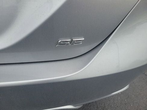 Used 2019 Toyota Camry SE image 13