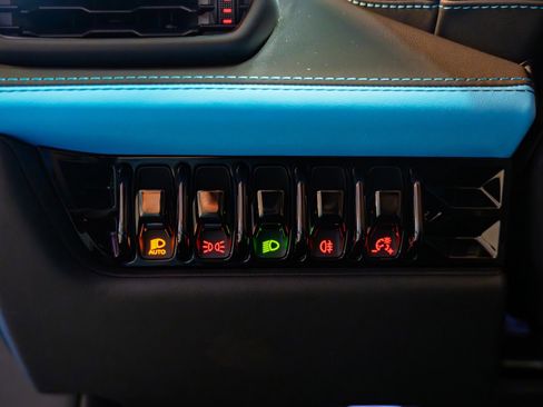 Used 2023 Lamborghini Huracan EVO image 39