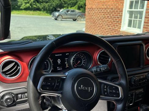 Used 2021 Jeep Wrangler Unlimited Sahara w/ Dual Top Group AWD/4WD image 8